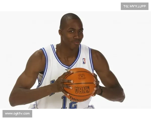 德怀特·霍华德传奇生涯回顾：从魔兽到篮球巨星的辉煌历程