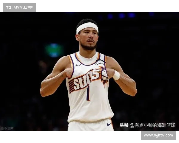 德文·布克:展示得分后卫绝佳实力与领袖风采的赛场传奇 德文·布克:展示得分后卫绝佳实力与领袖风采的赛场传奇